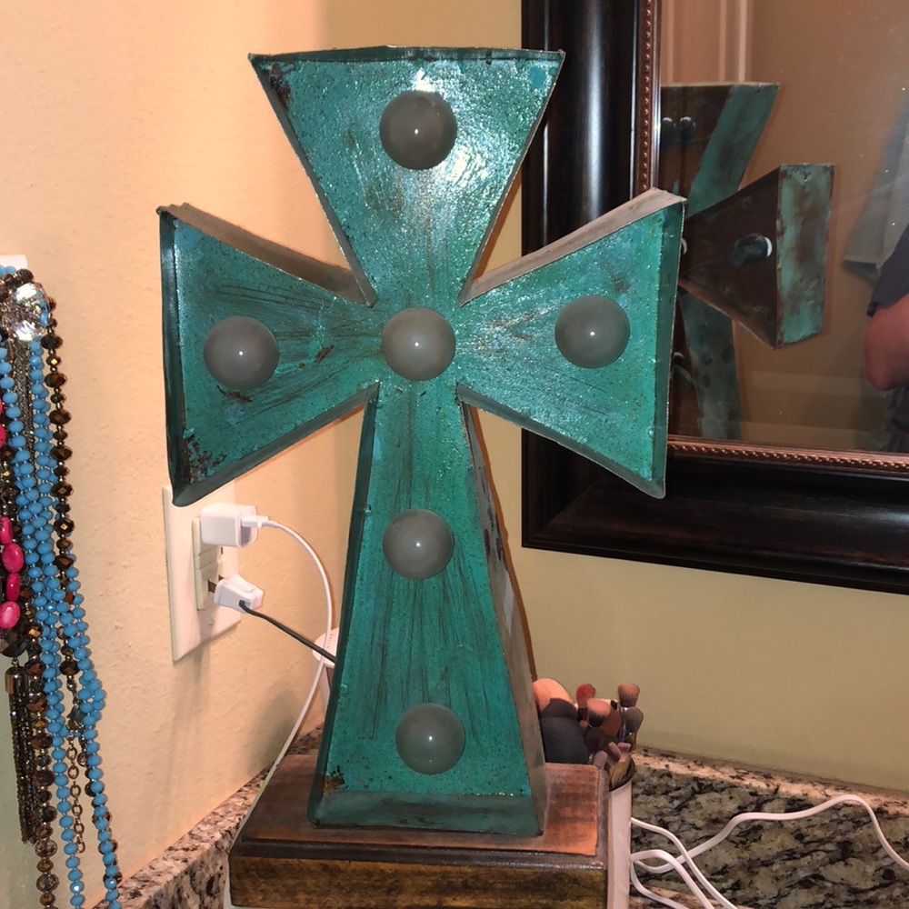 Light up cross - Picture 3 of 3